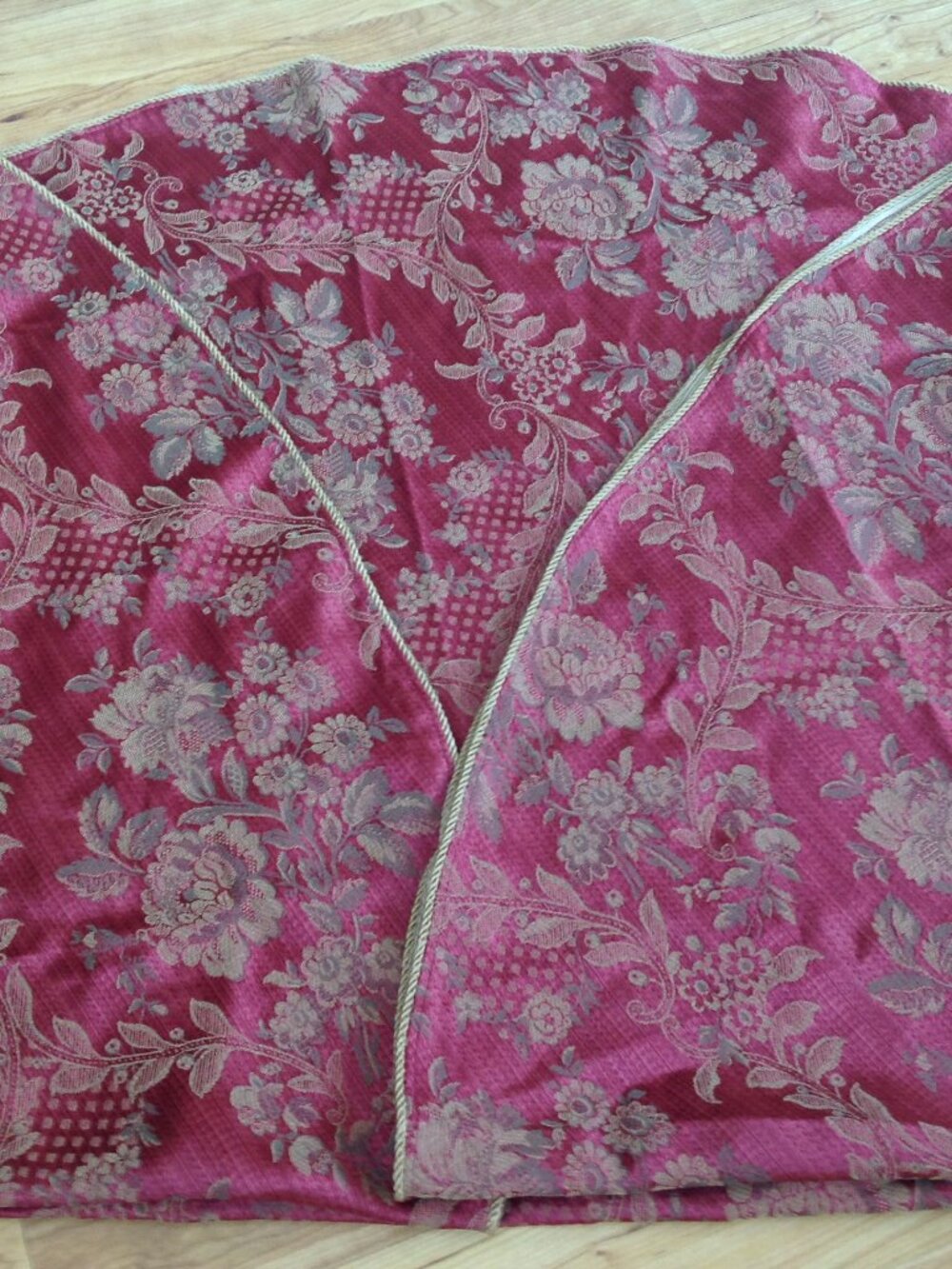 Vintage Croscill Floral Tablecloth Red Burgundy Gold Damask Pattern 70" diameter